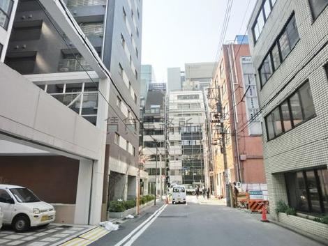 前面道路左手飯田橋方面