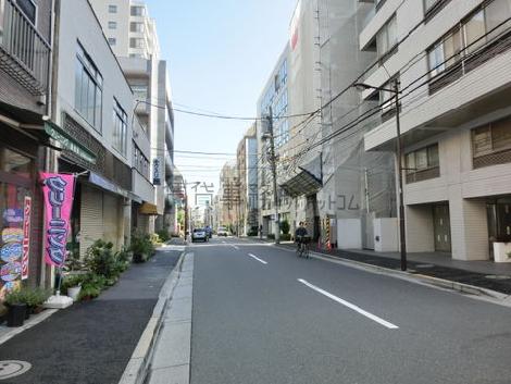 綺麗に舗装された通りです