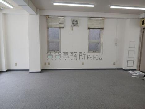 畔上セブンビルの室内