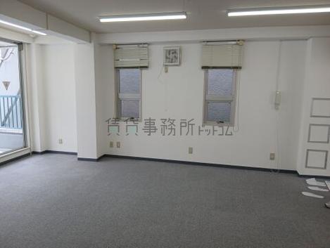 畔上セブンビルの室内