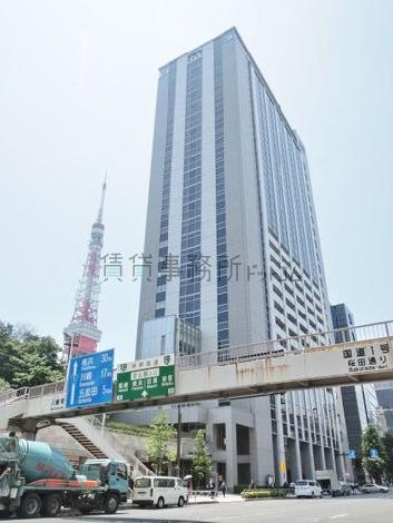 背後に東京タワーが望めます