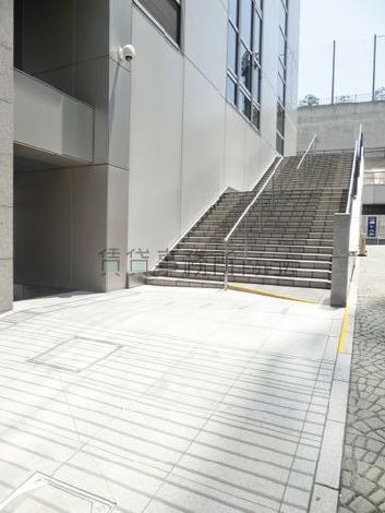 幅広い上り口