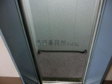 エレベーターの中