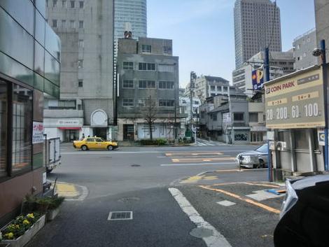 正面玄関前より撮影