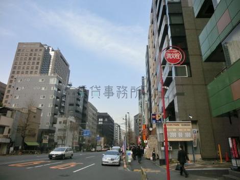 桜田通りに面しています