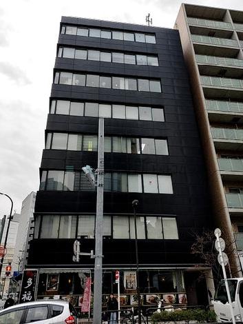 ガラス窓の多い建物