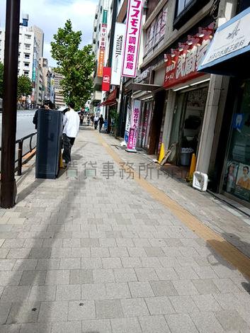 建物前歩道