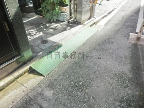 スロープがあり搬出入に便利です