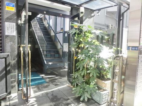 雰囲気の良い正面エントランス