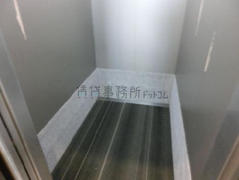 エレベーター内部になります