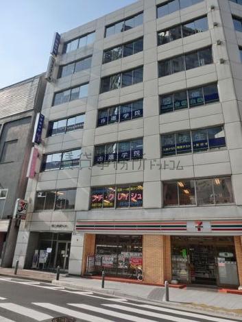 学習塾が多く入ります