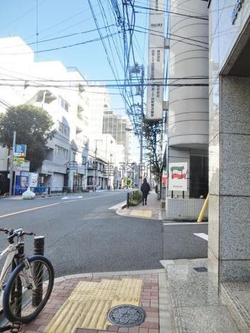 前面通りの様子