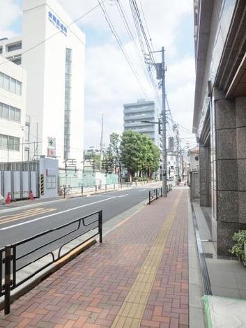 玄関前の歩道