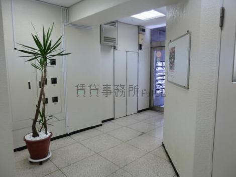 エントランス部分はレトロな雰囲気を感じます