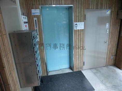 エレベーターが1基です