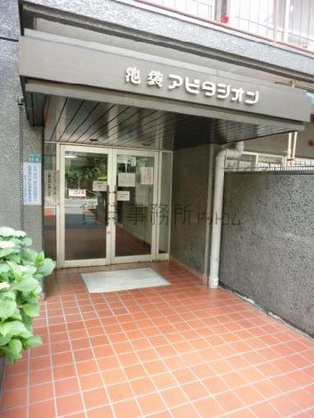 スペースの設けられた玄関前