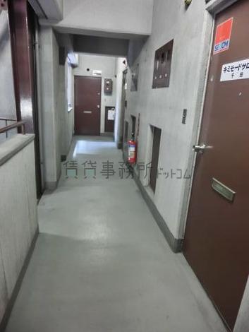 奥行きのある共有通路