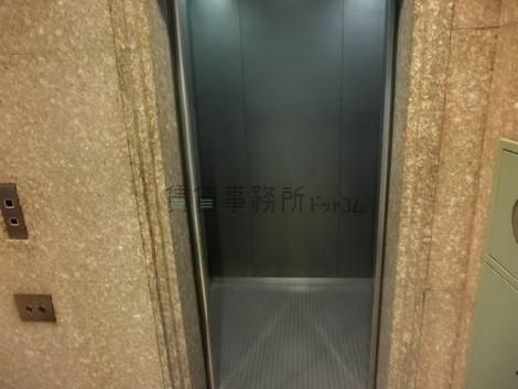 エレベーター内
