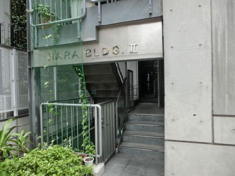 裏側からもビル内へ入れます