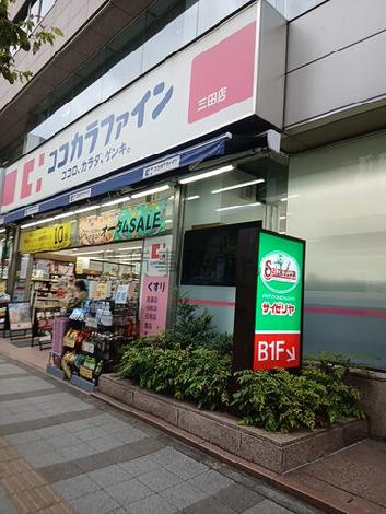１階にドラックストア