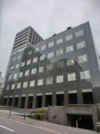 ミュージアムのような１階廻りで存在感があります
