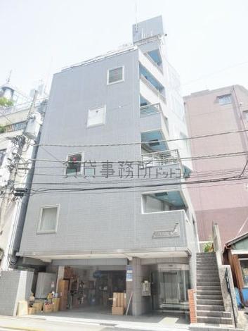 シンプルにデザインされた正面