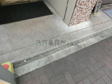 多少では御座いますが段差があります