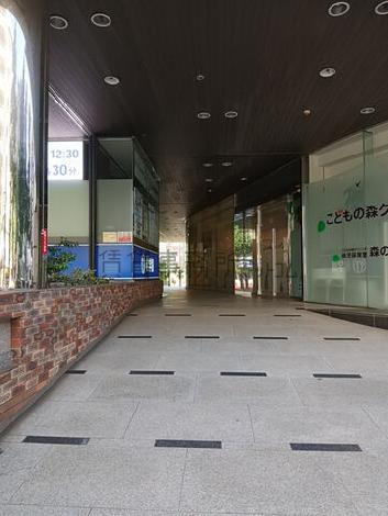 出入口付近