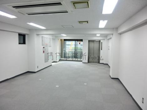 郁文堂青山通りビルの室内