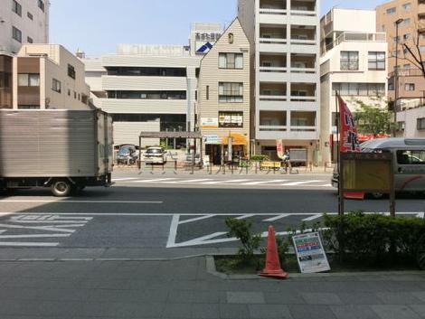 物件入口付近から見た周辺です