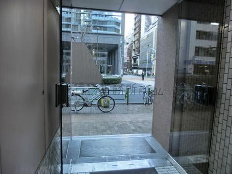 手動式の扉になります