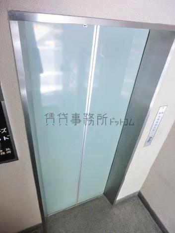 パステルカラーの扉