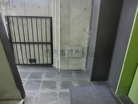 エレベーターホール前