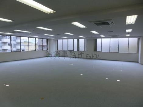 高木ビルの室内