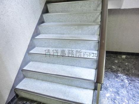 二階への階段