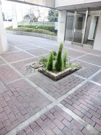 小さな花壇を配置