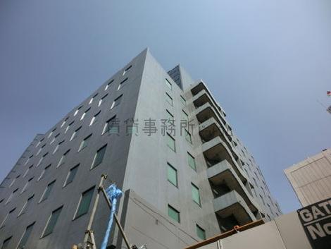 側面・外階段側の外観です