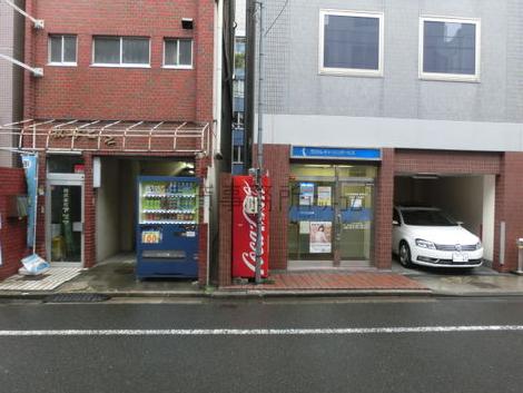 ビル目の前です