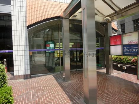 飲食店を中心とした様々なお店が入居されています