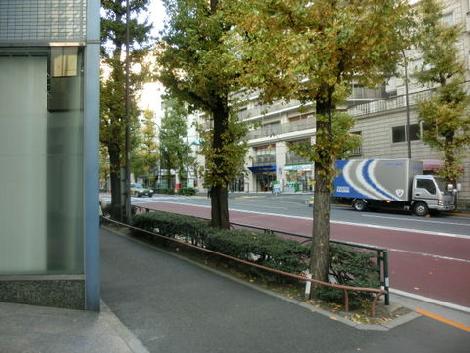 物件全面の歩道です