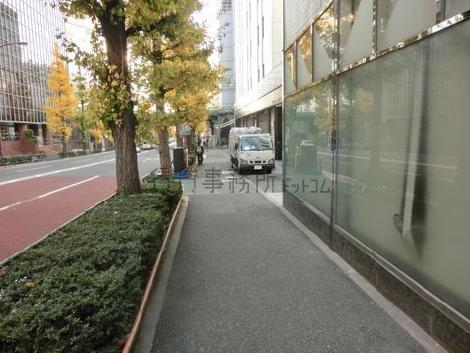 物件全面の歩道です