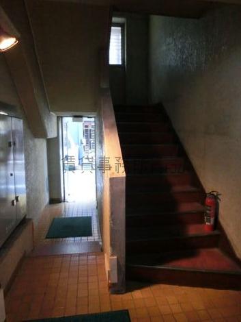 エレベーター前のエントランス