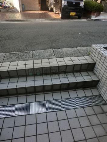 正面入口の段差です
