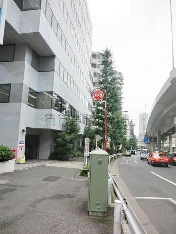車通りの多い公道