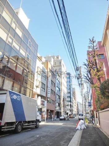 小伝馬町駅へ連絡する公道へアクセスします