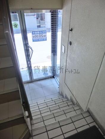 コンパクトな玄関内