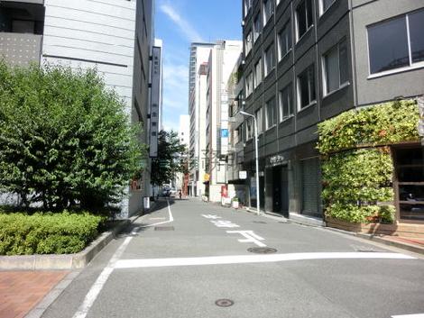 隣接する脇道