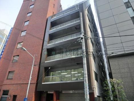 6階以上の壁面に傾斜があり、光の入り易い造りです