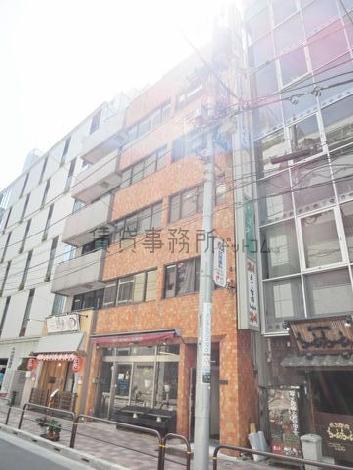 上層階はセットバックしています