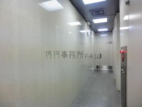 通用口への廊下